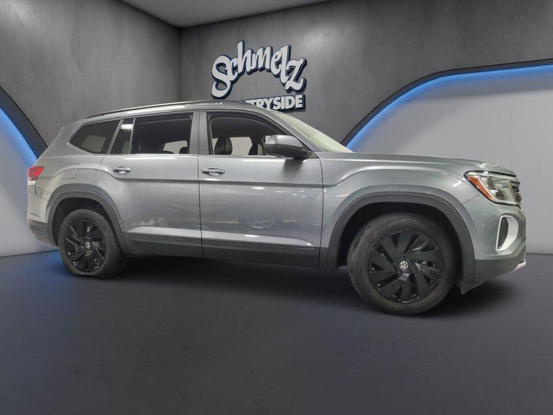 Used 2024 Volkswagen Atlas SE AWD w/TechnologyImage 3