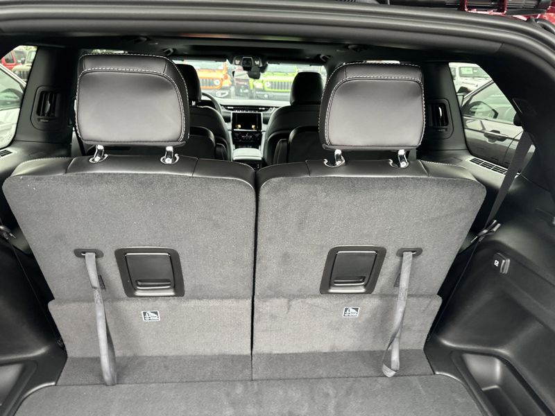New 2025 Jeep Grand Cherokee L Altitude X 4x4Image 12