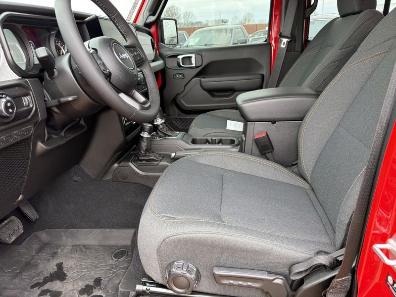 New 2026 Jeep Gladiator Sport S 4x4Image 21