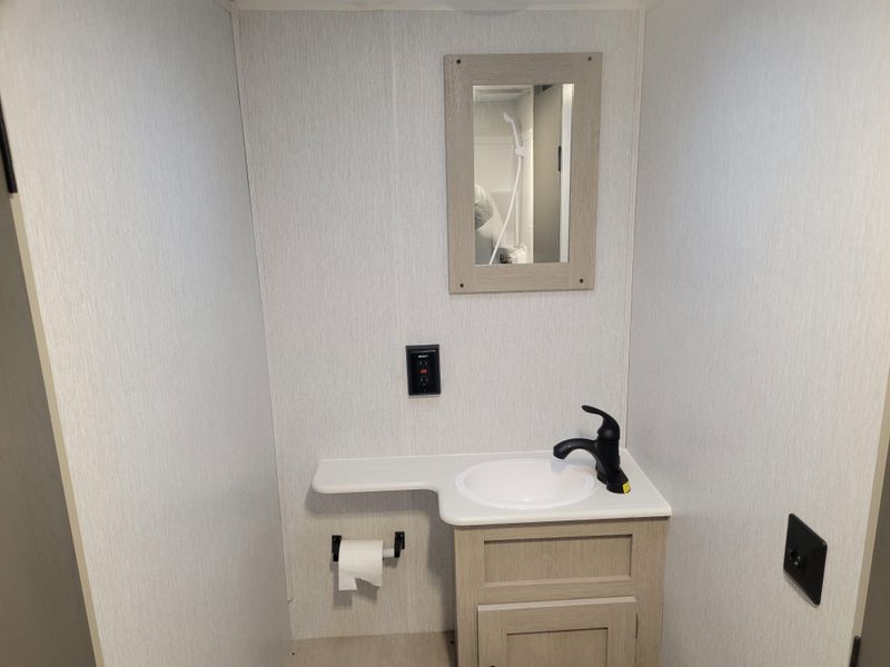 Used 2023 FOREST RIVER EVO 176 QB Image 16