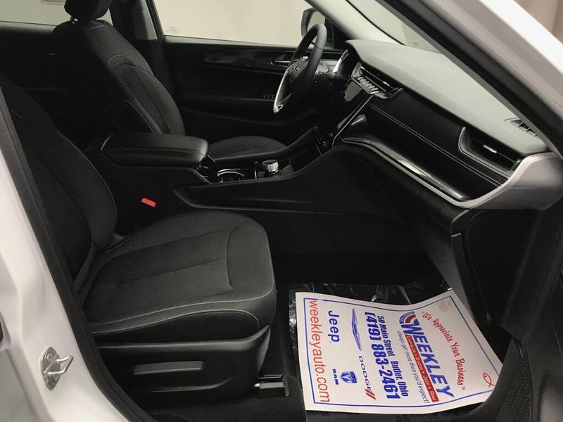 Used 2023 Jeep Grand Cherokee L LaredoImage 19