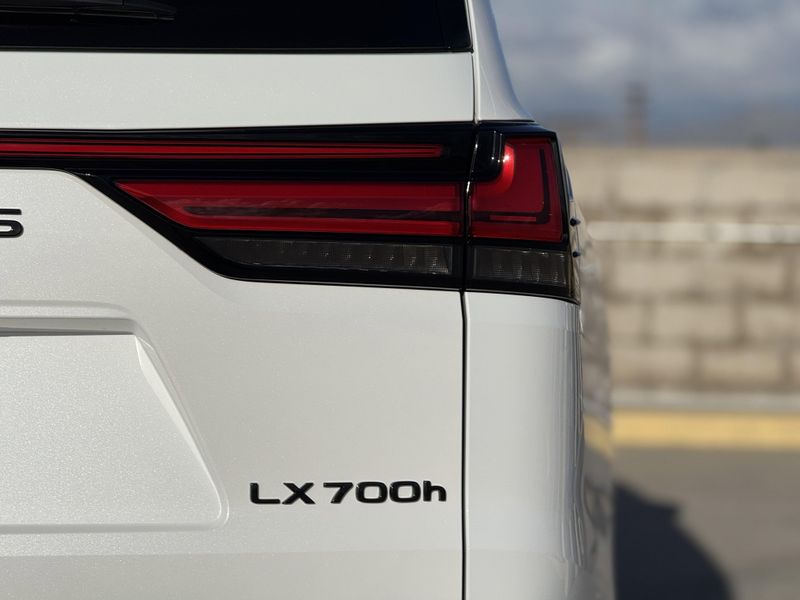 New 2026 Lexus LX 700h F SPORT HandlingImage 12