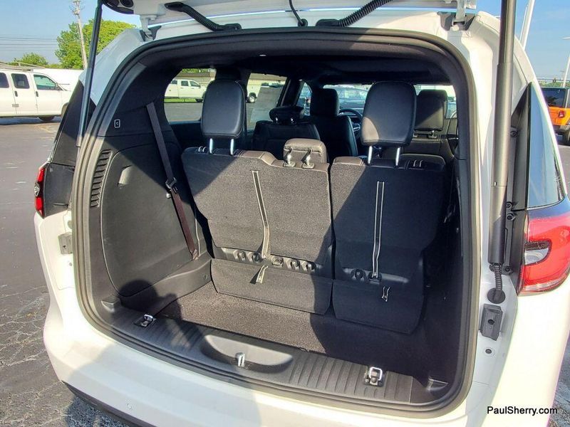 New 2026 Chrysler Pacifica SelectImage 11