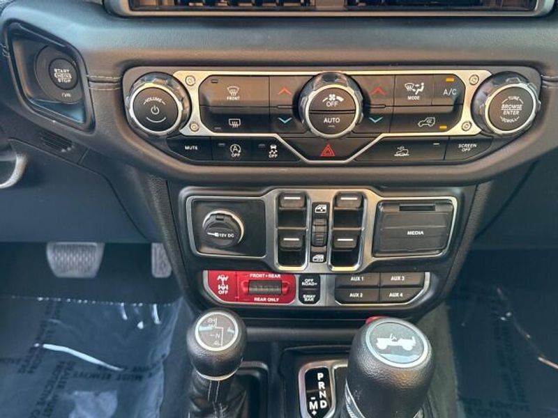 2024 Jeep Wrangler Rubicon photo 16