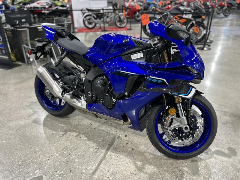 New 2025 Yamaha YZF-R1 Image 1
