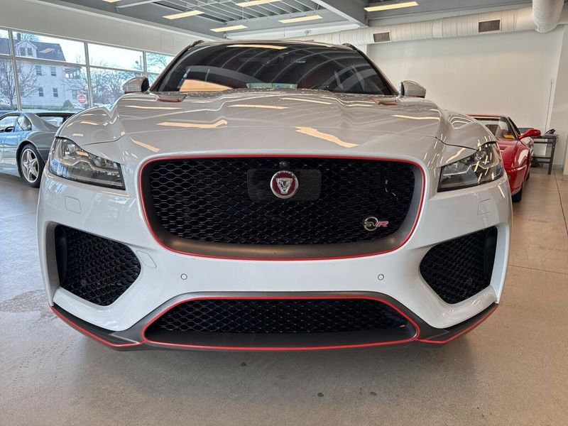 2020 Jaguar F-PACE SVRImage 3