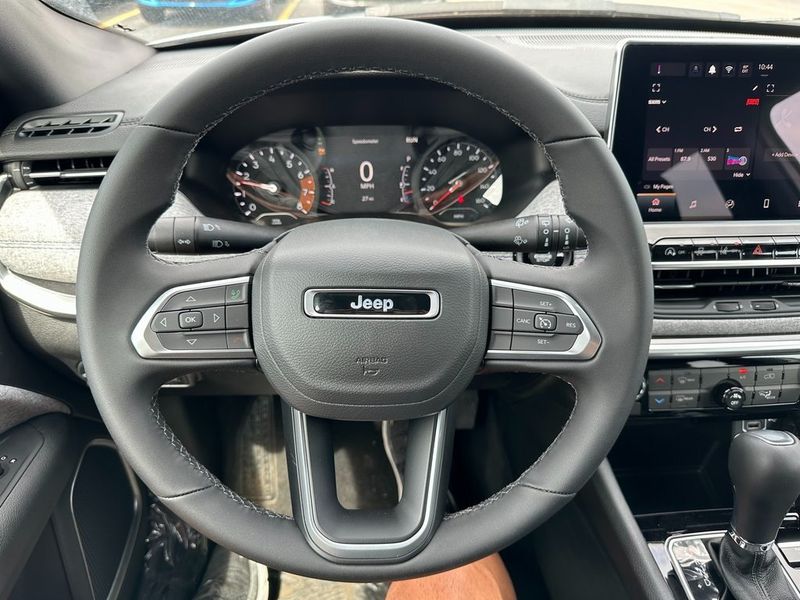 2024 Jeep Compass Latitude 4x4Image 2