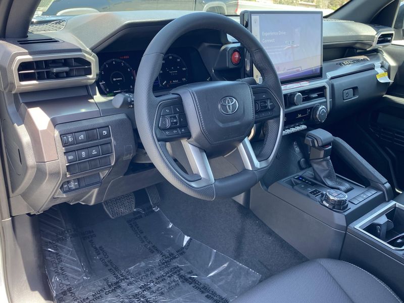 2025 Toyota Tacoma TRD Off Road HybridImage 13