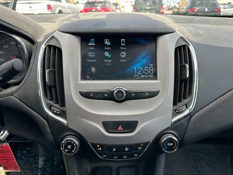2018 Chevrolet Cruze LSImage 5