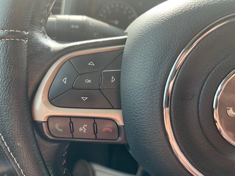Used 2016 Jeep Renegade Image 11