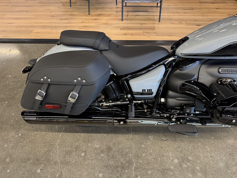 2025 BMW R 18 Classic - BLACKED OUT PKG - BROOKLYN GRAY METALLIC 