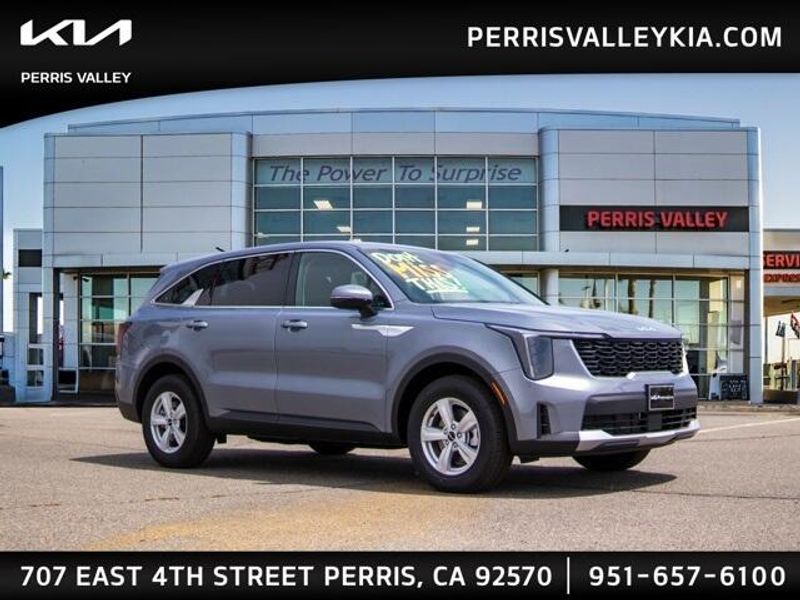 2025 Kia Sorento LXImage 1