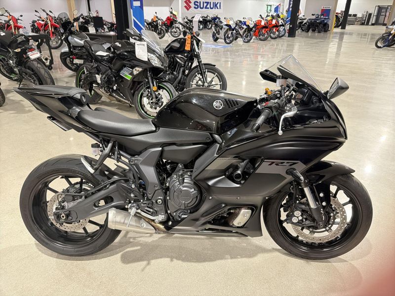 Used 2025 Yamaha YZF-R7 CA Image 10
