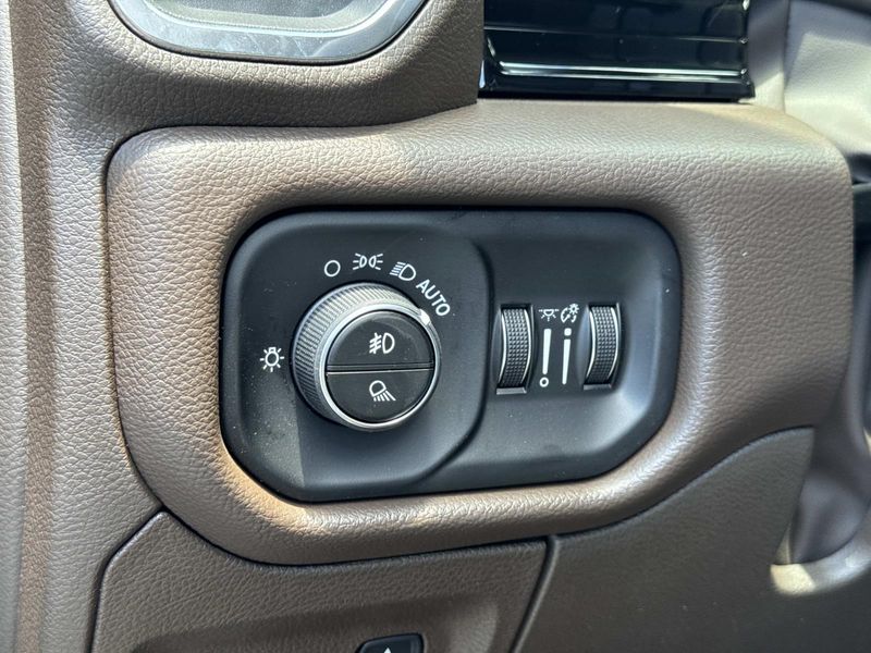 New 2026 RAM 1500 Laramie Crew Cab 4x4 6'4' Box