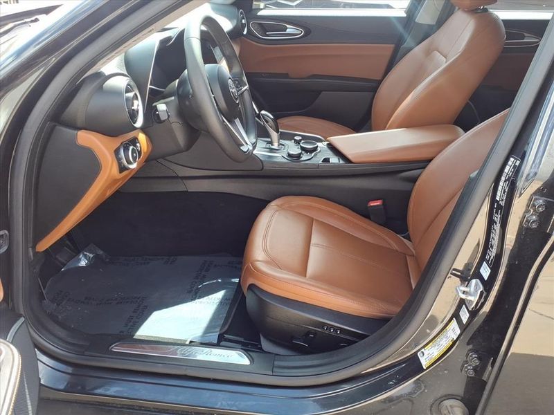 Used 2019 Alfa Romeo Giulia Image 17