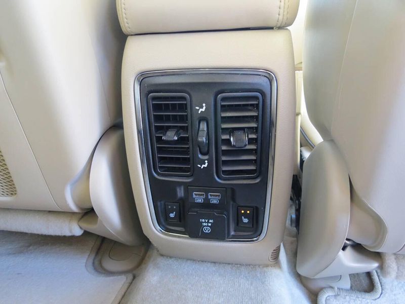 Used 2017 Jeep Grand Cherokee Overland 4x4 4dr SUVImage 21