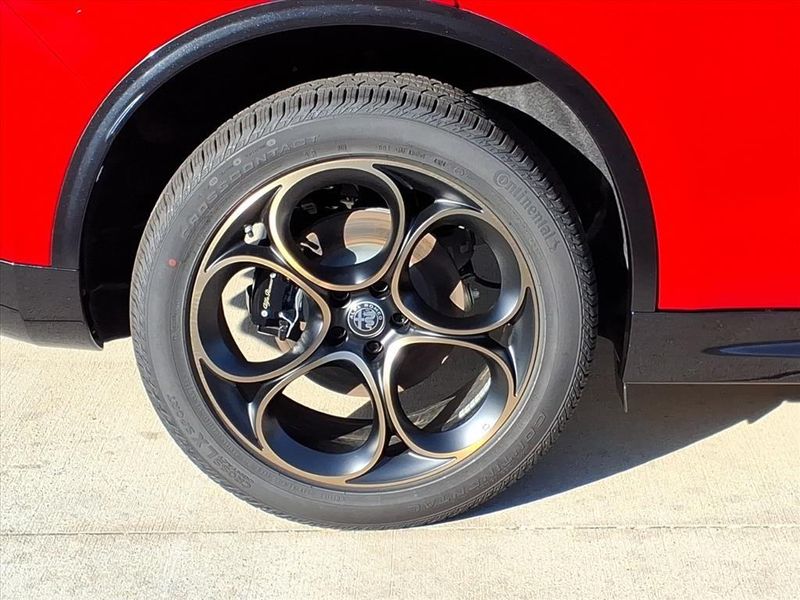 New 2025 Alfa Romeo Stelvio Intensa AwdImage 6