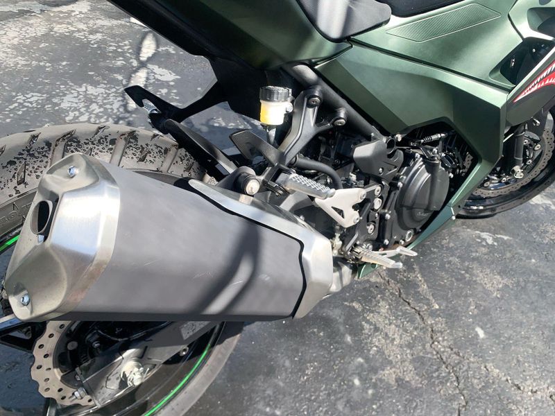 Used 2023 Kawasaki Ninja 400 Base Image 20