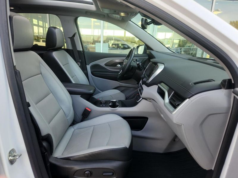 Used 2024 GMC Terrain SLT