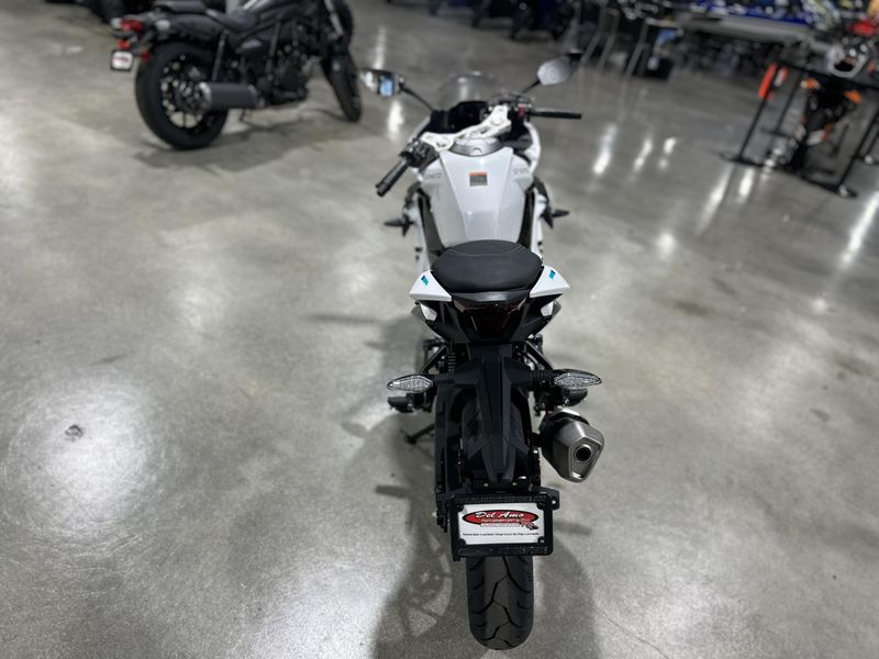 2025 CFMOTO 300SS Image 3