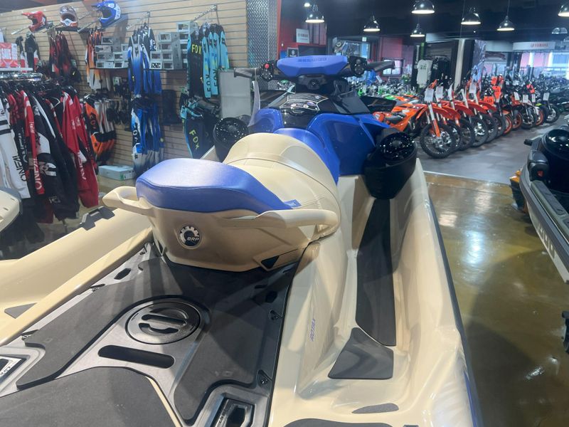 2025 Sea-Doo WAKE PRO 230 (SOUND SYSTEM) Image 5