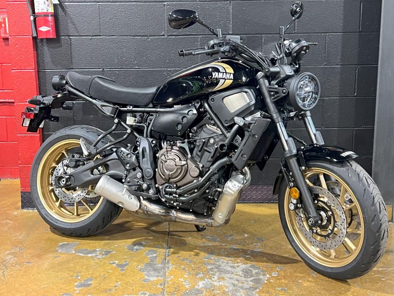 2025 Yamaha XSR700 Image 9
