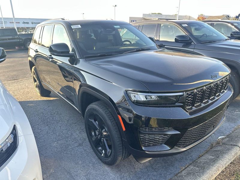 2025 Jeep Grand Cherokee Altitude X 4x4Image 3