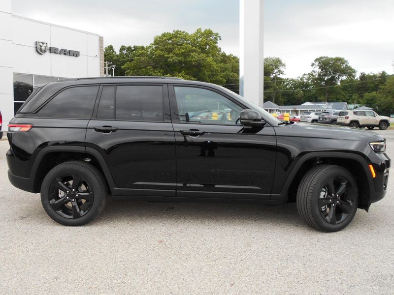 New 2025 Jeep Grand Cherokee Limited 4x4Image 33