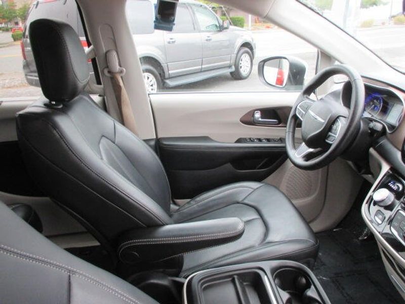Used 2020 Chrysler Voyager LXIImage 26