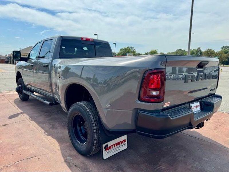 New 2027 RAM 3500 TradesmanImage 9