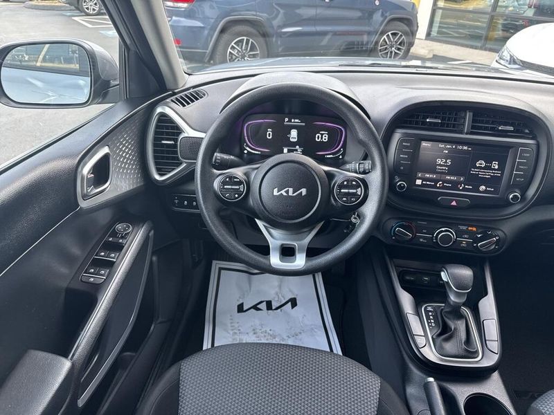 2023 Kia Soul LXImage 9