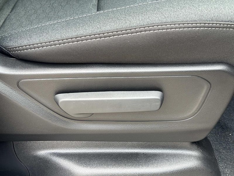 New 2026 RAM 1500 Big Horn Crew Cab 4x2 5'7' Box