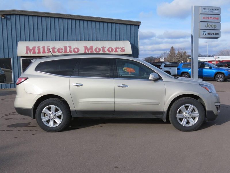Used 2014 Chevrolet Traverse LT AWD 4dr SUV w/2LTImage 1