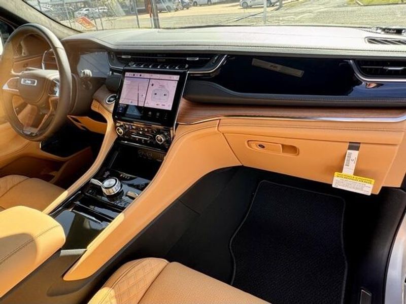 New 2025 Jeep Grand Cherokee Summit Reserve 4x4Image 13