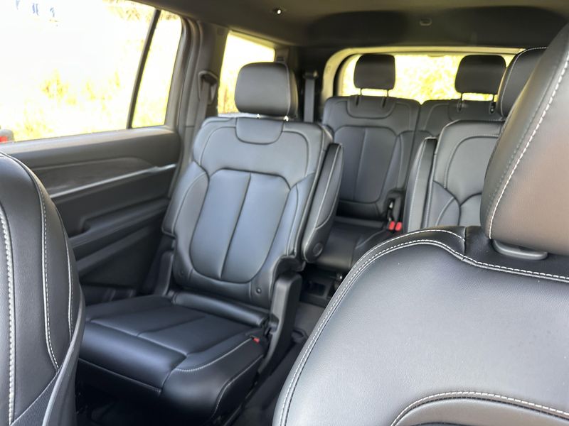 New 2025 Jeep Grand Cherokee L Limited 4x4Image 28