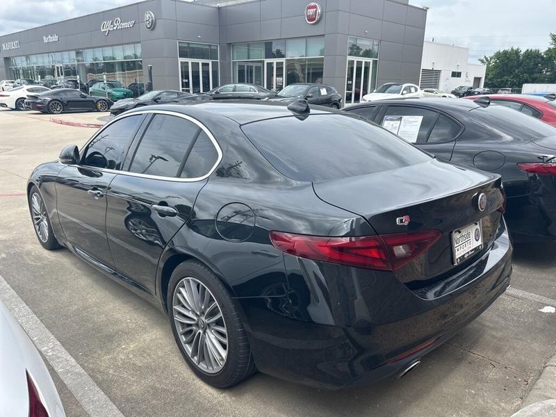 2018 Alfa Romeo Giulia TiImage 4
