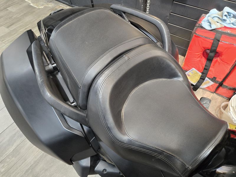 USED 2018 CAN-AM SPYDER F3T Image 8