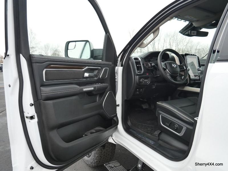 2022 RAM 1500 Laramie Crew Cab 4x4 5