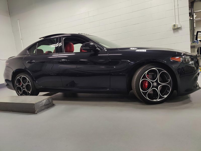 2024 Alfa Romeo Giulia Veloce AWD w/Sunroof/NAV/Activ AsstImage 4