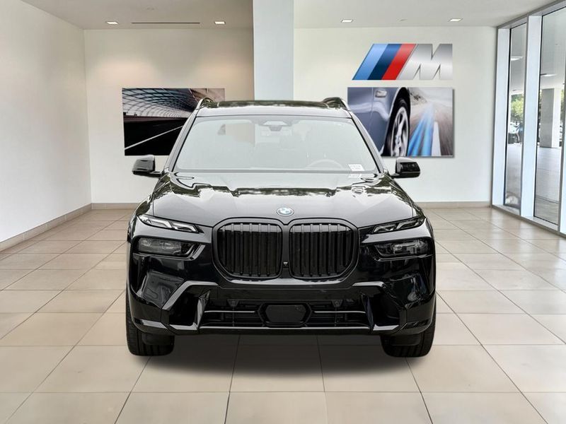 2026 BMW X7 xDrive40iImage 3