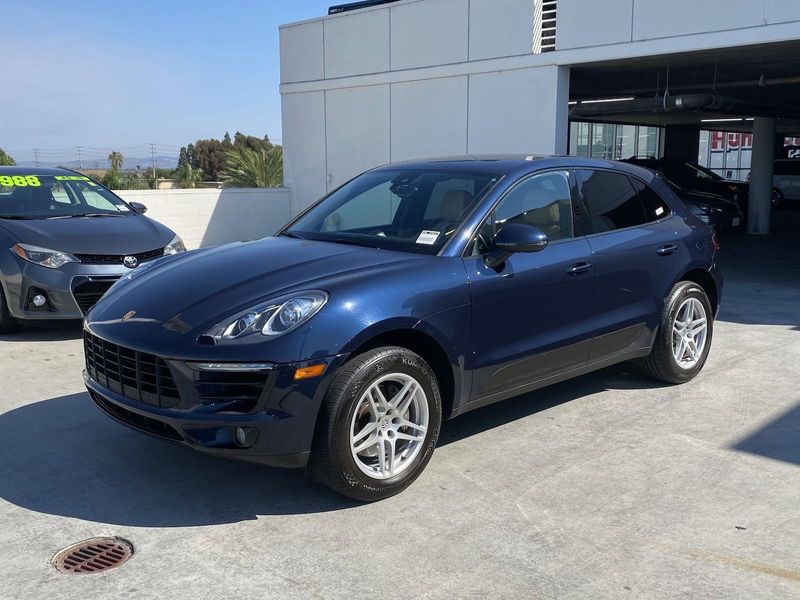 2018 Porsche Macan BaseImage 8