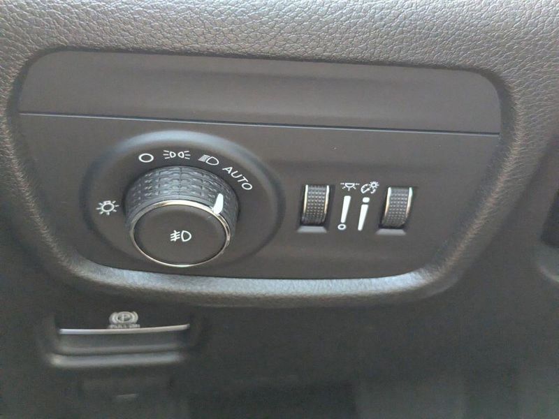 New 2024 Jeep Grand Cherokee L Limited 4x2Image 31