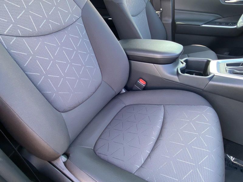 2025 Toyota RAV4 Image 11