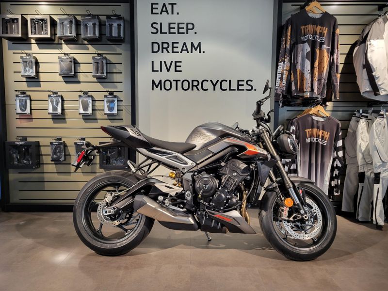 2025 Triumph STREET TRIPLE RS 
