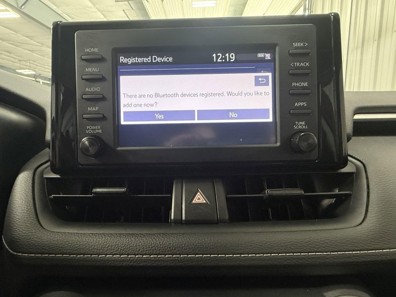 Used 2019 Toyota RAV4 LEImage 35