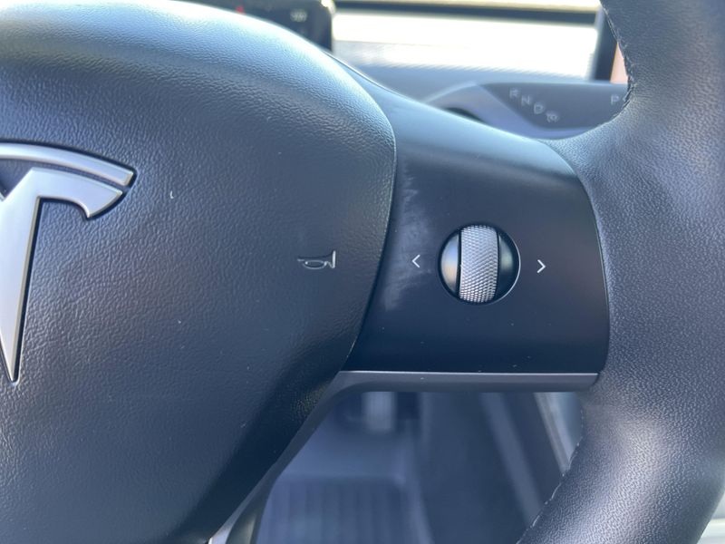 2021 Tesla Model Y Long RangeImage 11