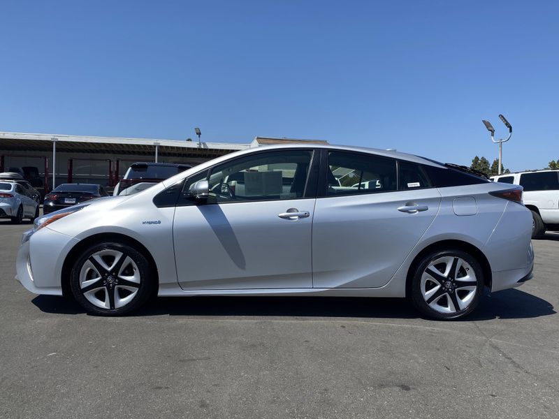 2016 Toyota Prius Three TouringImage 7