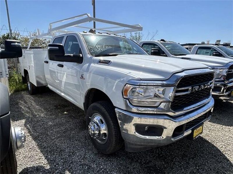 2024 RAM 3500 Tradesman Crew Cab Chassis 4x2 60