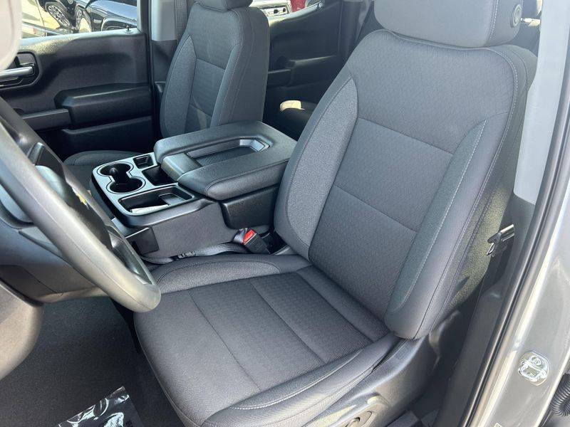 Used 2025 Chevrolet Silverado 1500 CustomImage 17