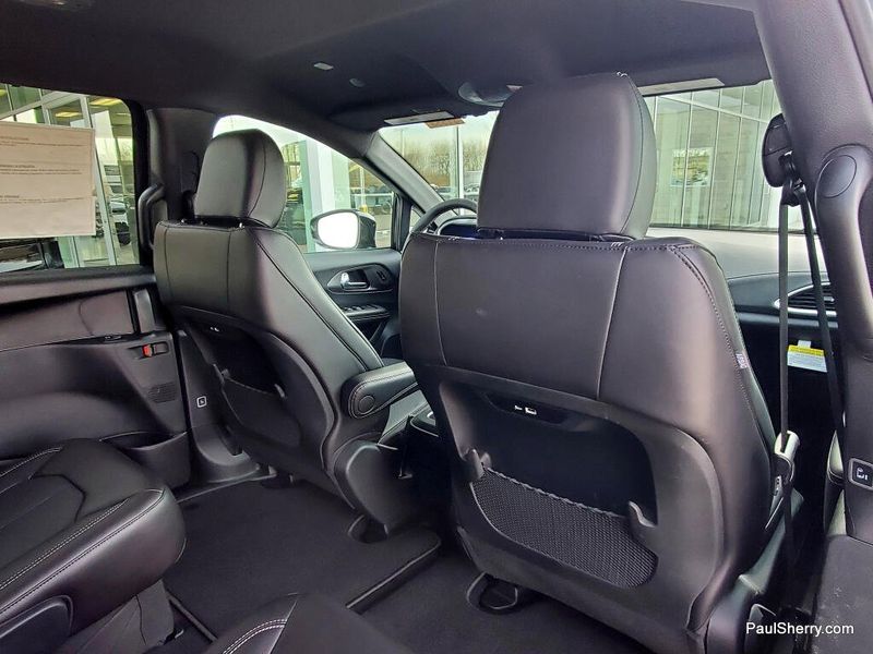 New 2026 Chrysler Pacifica Select